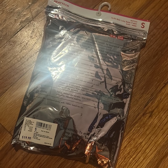 Uniqlo Turtle neck long sleeve - Picture 2 of 2